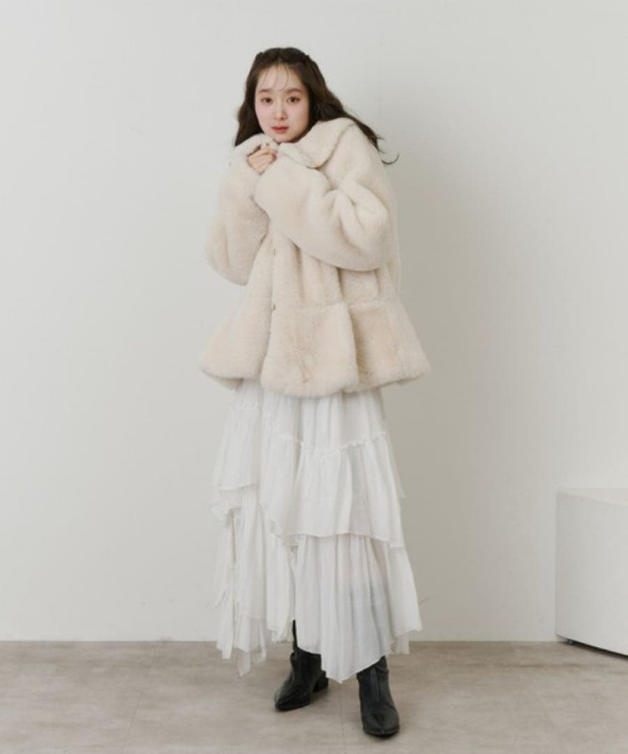 まつり　olu. フラッフィーラウンドカラーペプラムファーコート