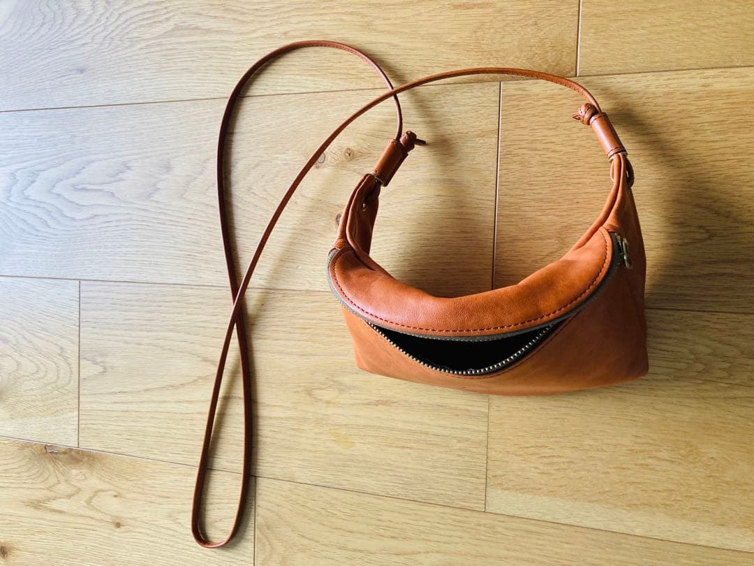 SLOW（スロウ）ボディバッグ