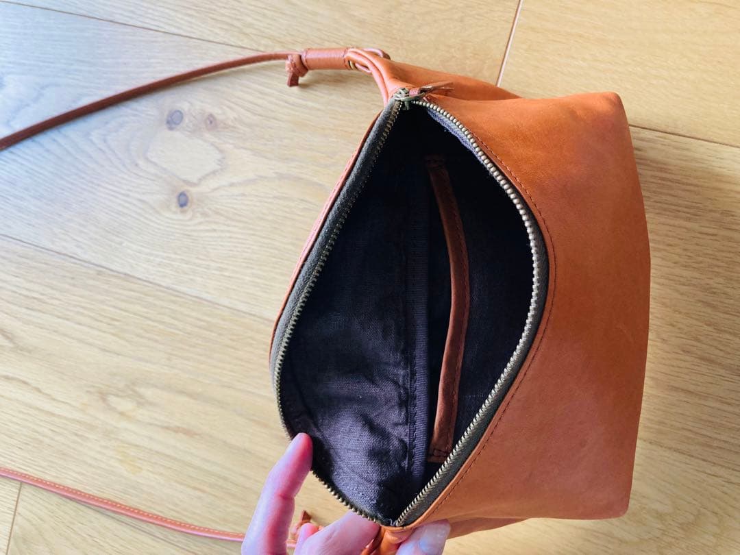 SLOW（スロウ）ボディバッグ