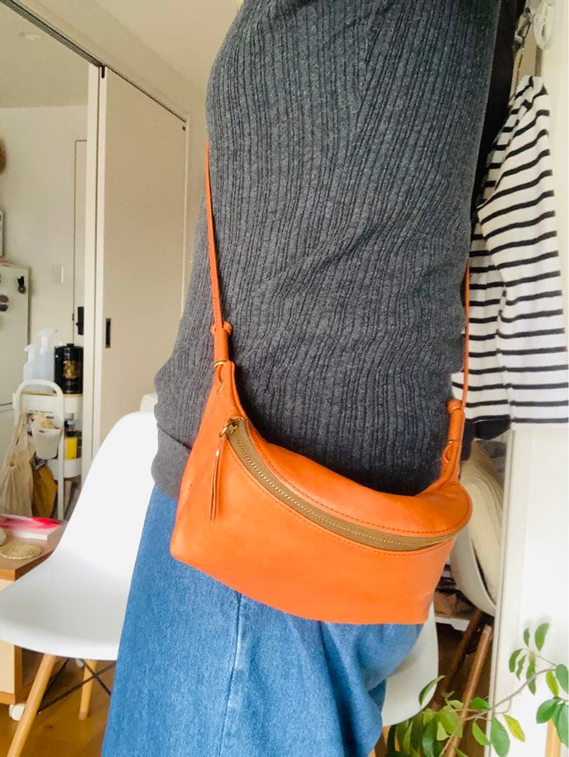 SLOW（スロウ）ボディバッグ