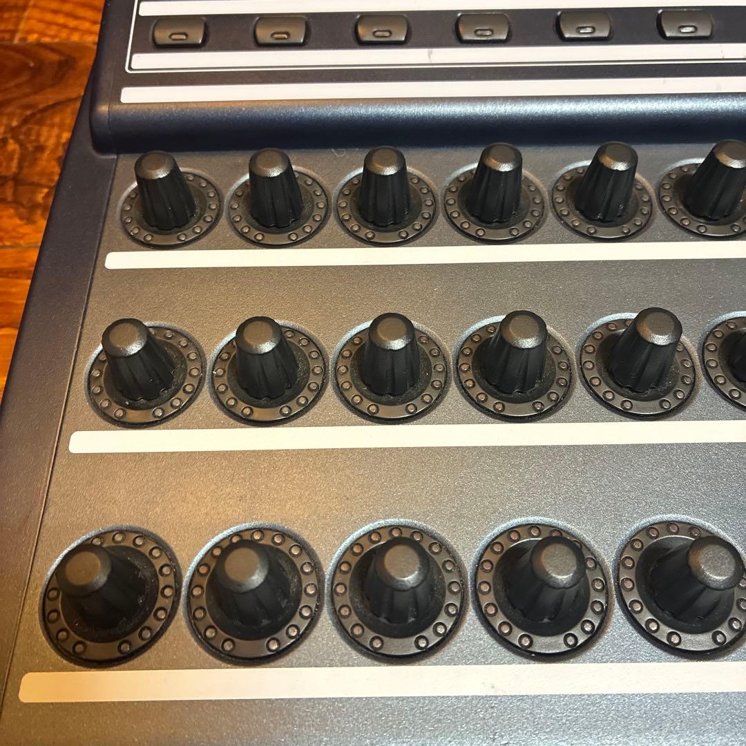 BEHRINGER BCR2000 USB/MIDIコントローラー