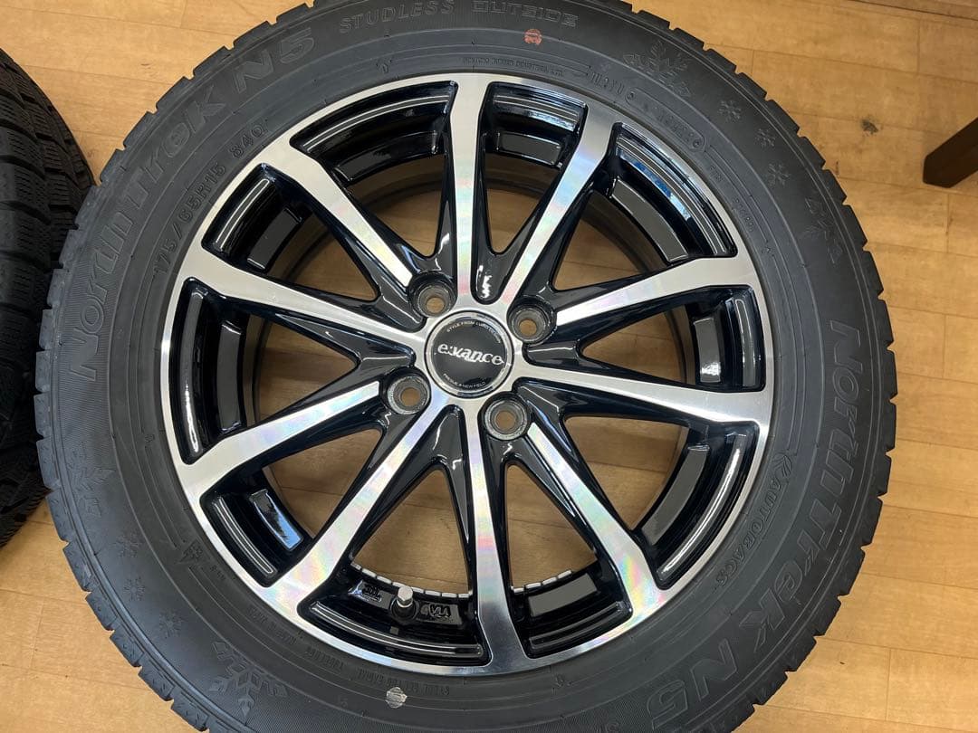 2022年製 中古ノーストレック スタッドレスセット175/65R15 アクア等