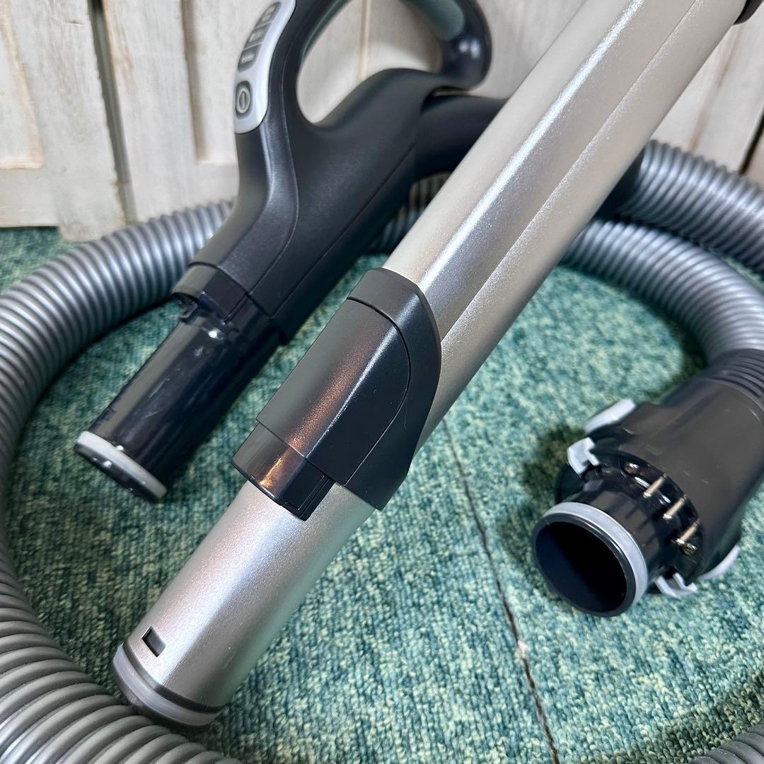 エレクトロラックス エルゴスリー オート 紙パック式 掃除機 EET530SO