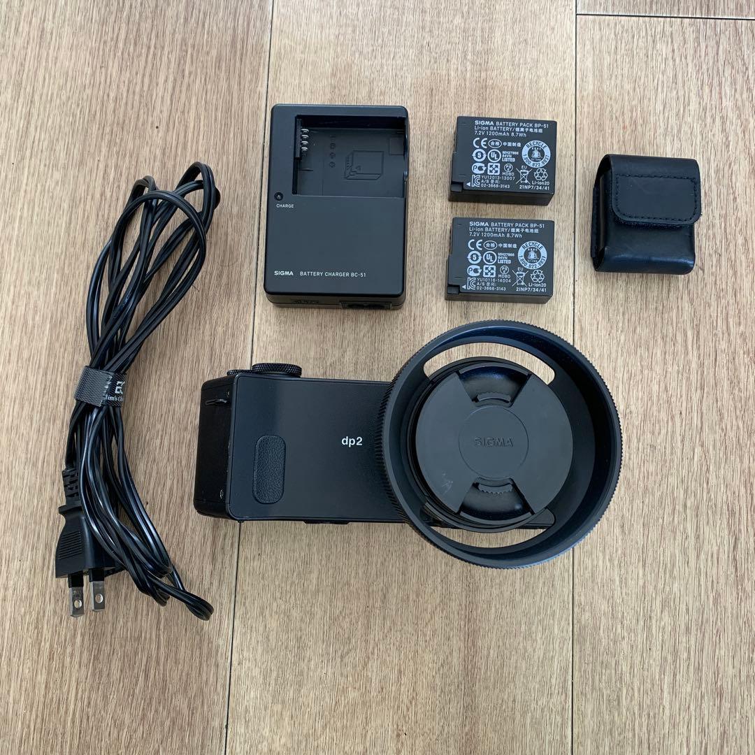 SIGMA dp2 Quattro（バッテリー2個・純正フード・純正ストロボ付）
