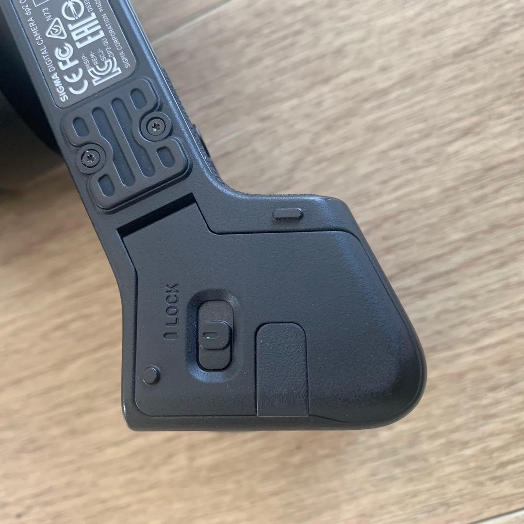 SIGMA dp2 Quattro（バッテリー2個・純正フード・純正ストロボ付）