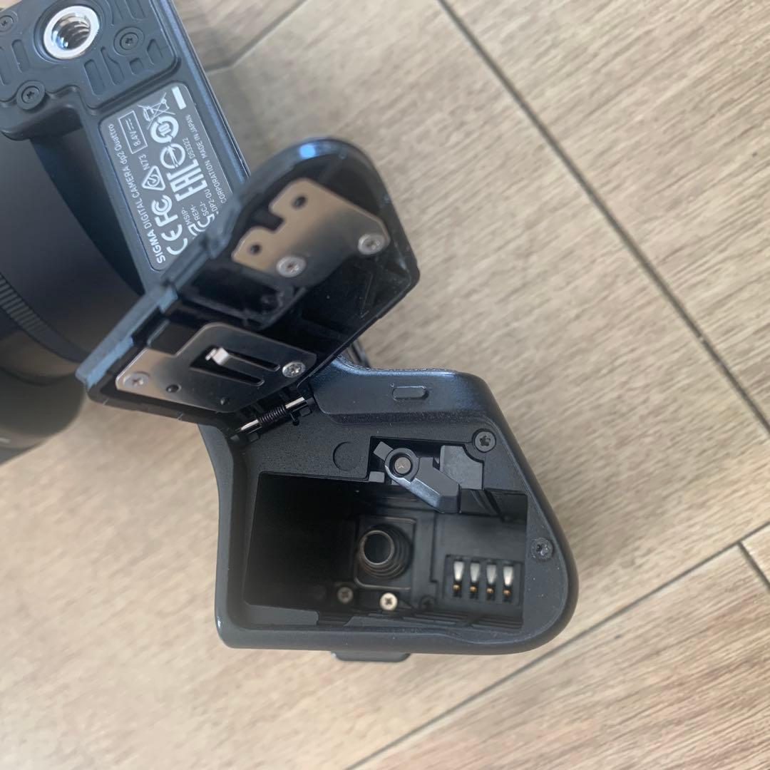 SIGMA dp2 Quattro（バッテリー2個・純正フード・純正ストロボ付）