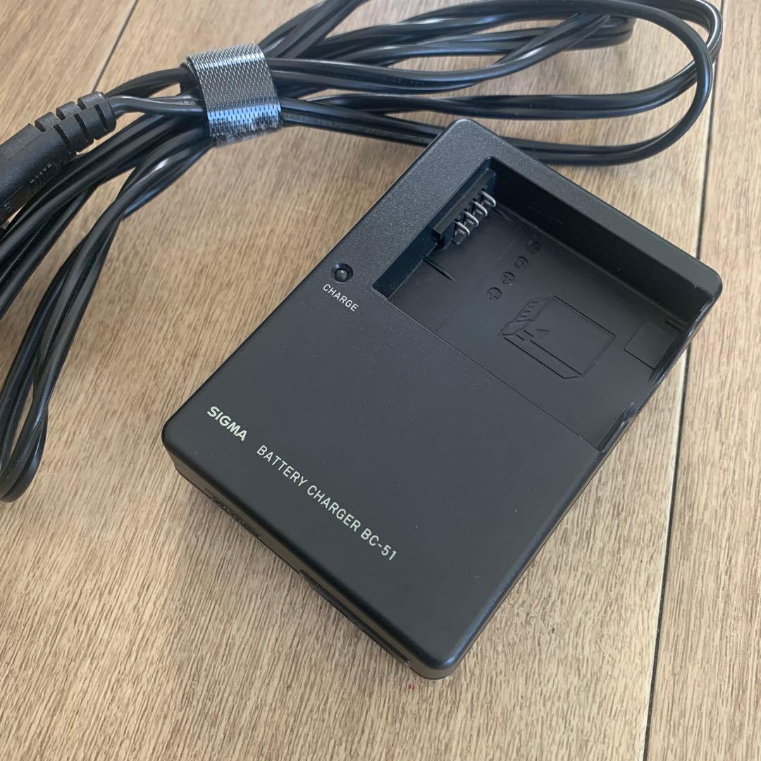 SIGMA dp2 Quattro（バッテリー2個・純正フード・純正ストロボ付）