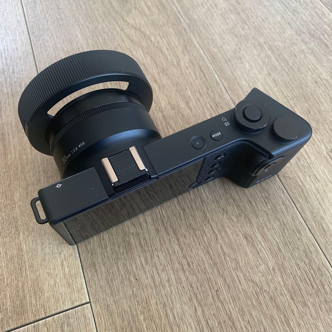 SIGMA dp2 Quattro（バッテリー2個・純正フード・純正ストロボ付）