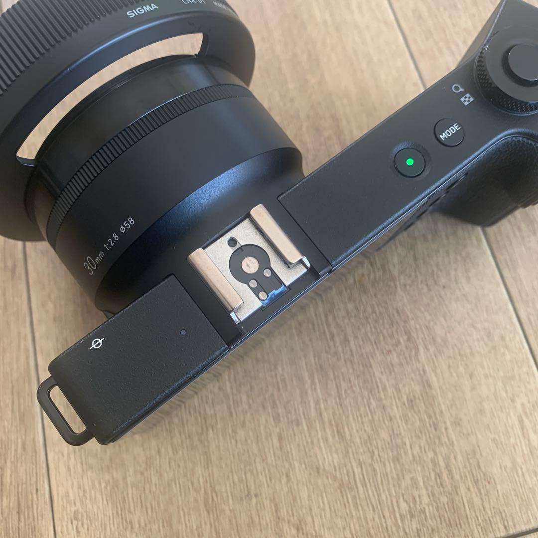 SIGMA dp2 Quattro（バッテリー2個・純正フード・純正ストロボ付）