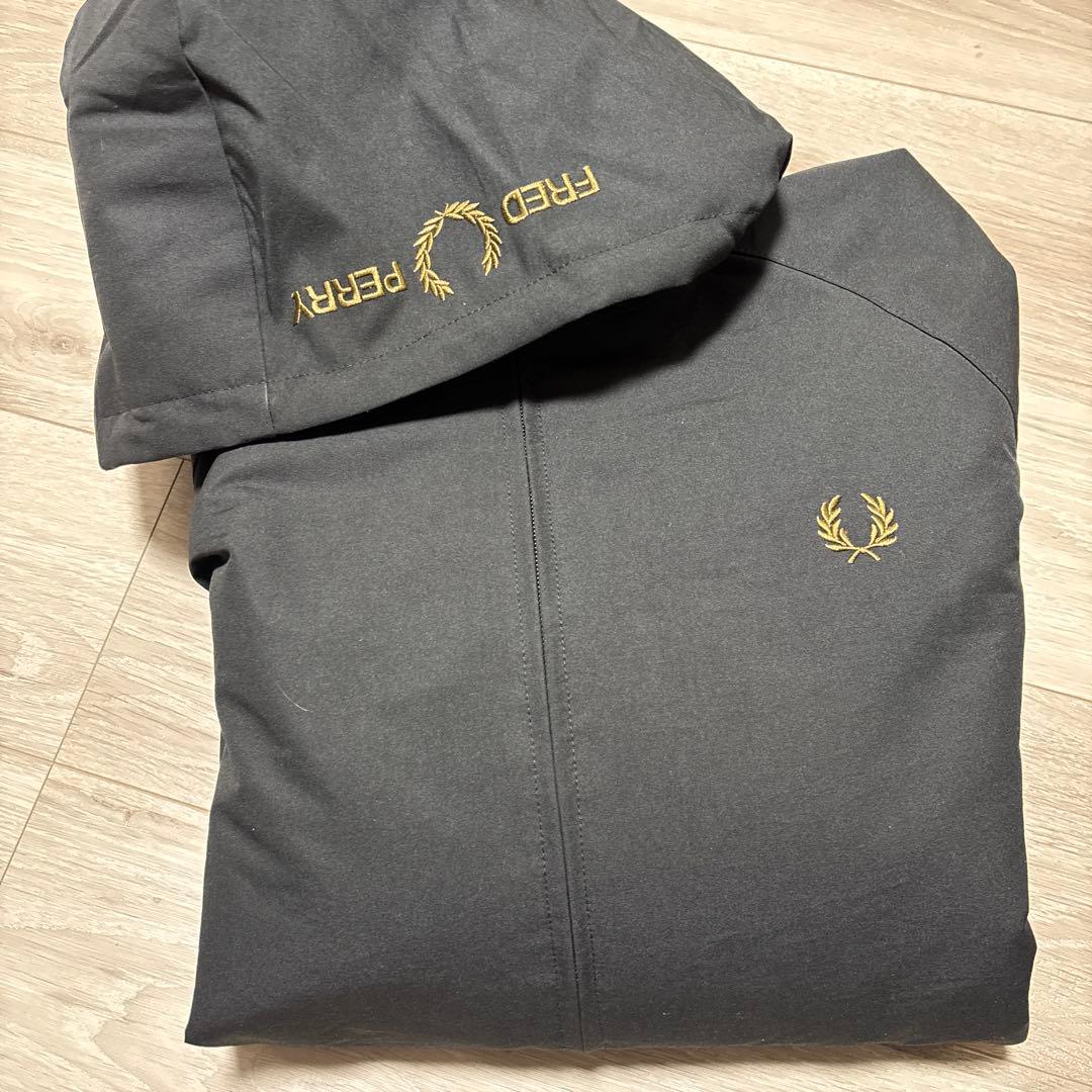 FRED PERRY フレッドペリー別注 パデッド フード刺繍シェルジャケット