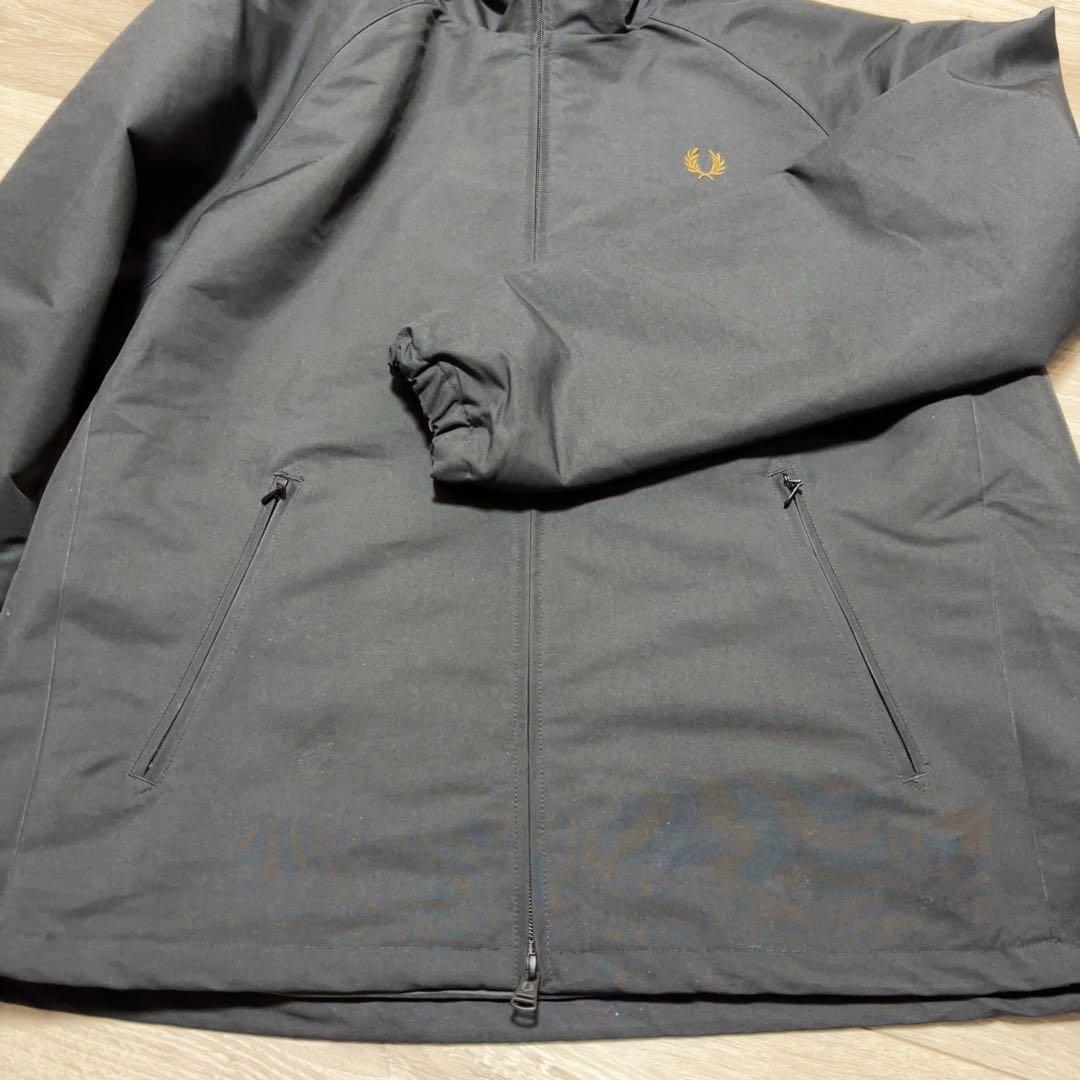 FRED PERRY フレッドペリー別注 パデッド フード刺繍シェルジャケット