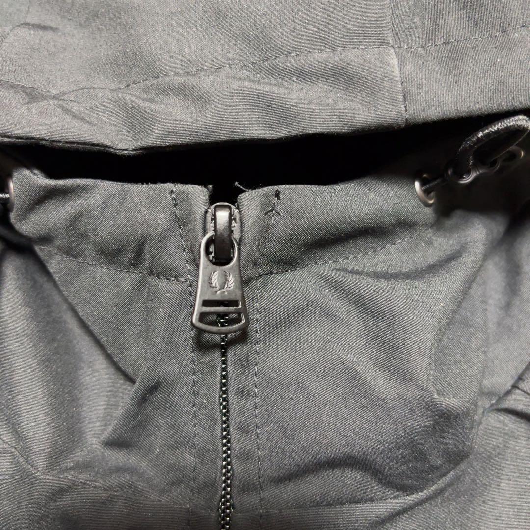 FRED PERRY フレッドペリー別注 パデッド フード刺繍シェルジャケット