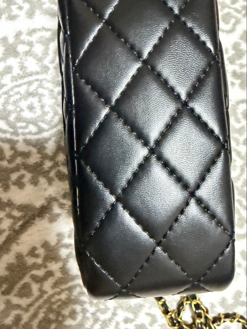 CHANEL MAKEUP ハンドルゴールドプレート　キルティング　バッグ