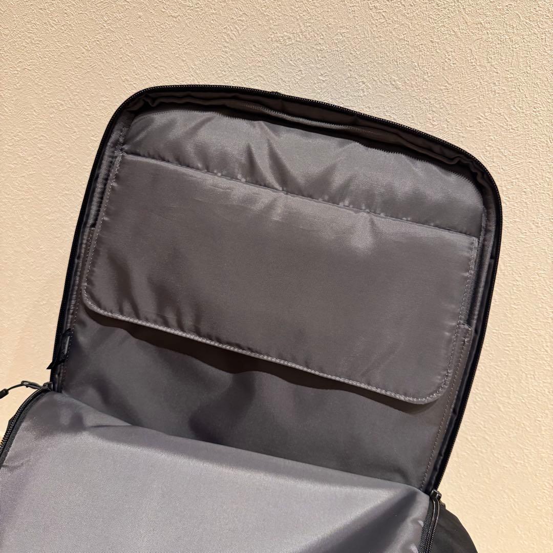 美品✨2025年モデル✨ユニクロ ファンクショナルバックパック 黒　36L