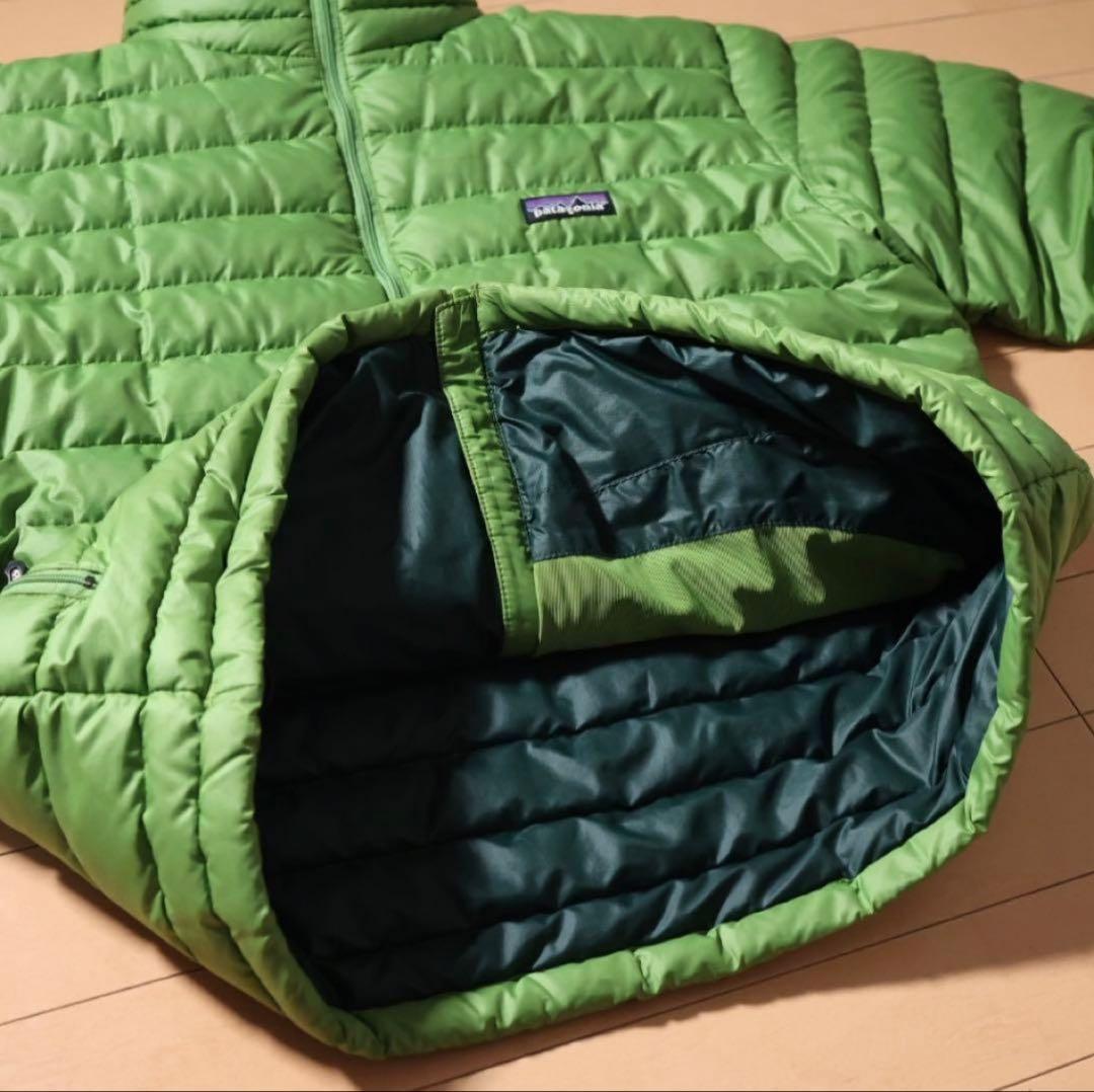 Patagonia 緑色ダウンジャケット