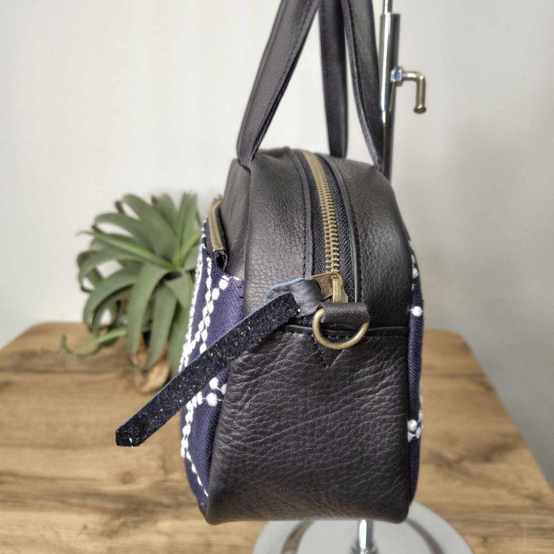 ミナペルホネン/tambourineタンバリンネイビー×白/ラウンドボストン黒革