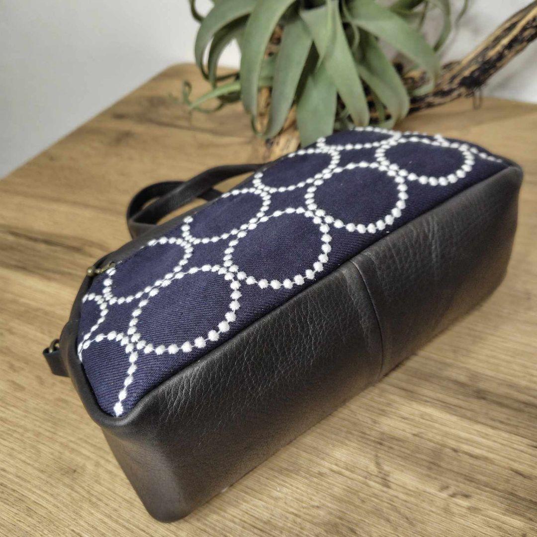 ミナペルホネン/tambourineタンバリンネイビー×白/ラウンドボストン黒革