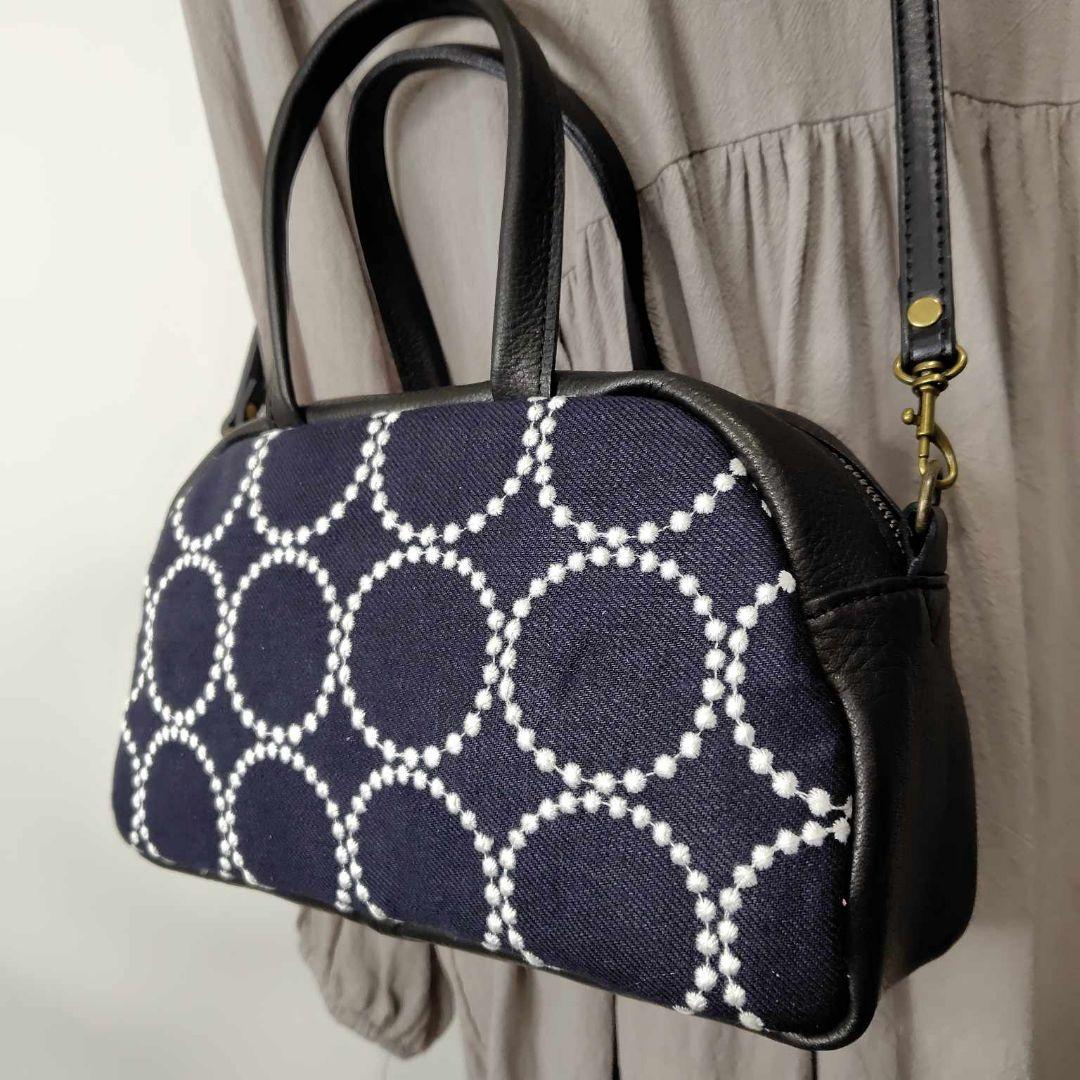 ミナペルホネン/tambourineタンバリンネイビー×白/ラウンドボストン黒革