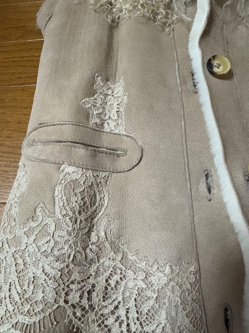美品　RED VALENTINO ムートンベスト44 ベージュ系 レース
