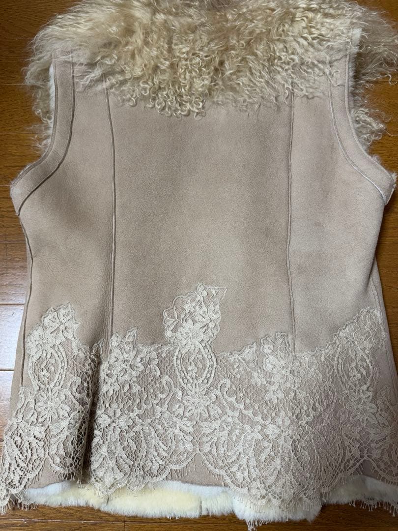 美品　RED VALENTINO ムートンベスト44 ベージュ系 レース