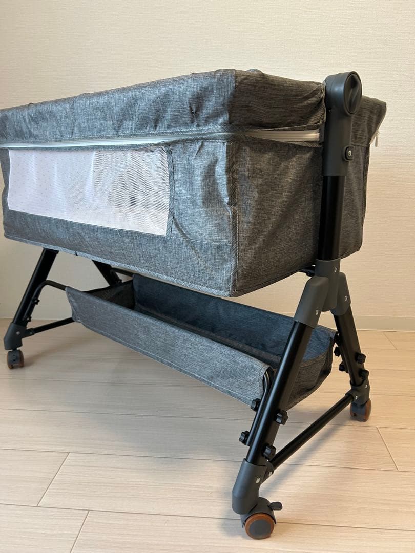 【マットレス未使用】ベビーベッド 折りたたみ式　キャスター付き