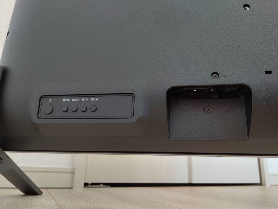 HUE様　PHILIPS 42.51型4KウルトラHD液晶ディスプレイ