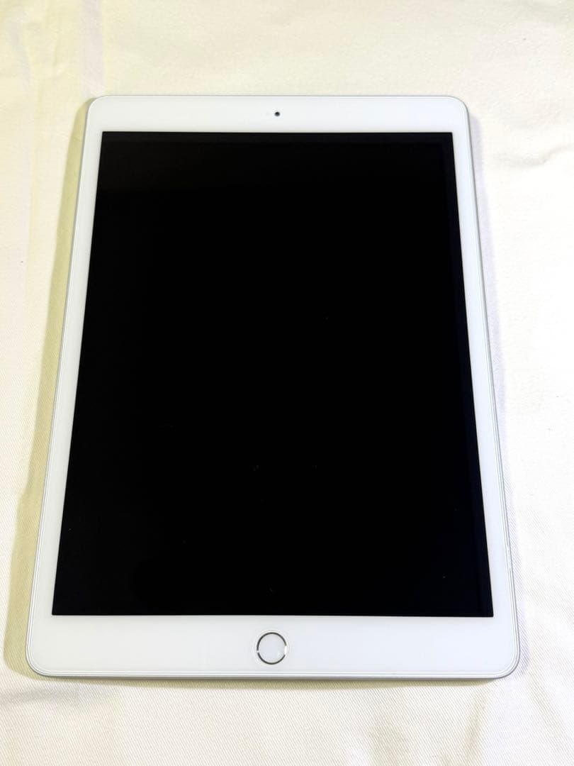 【美品】iPad 第8世代 32GB シルバー Wi-Fiモデル 動作良好
