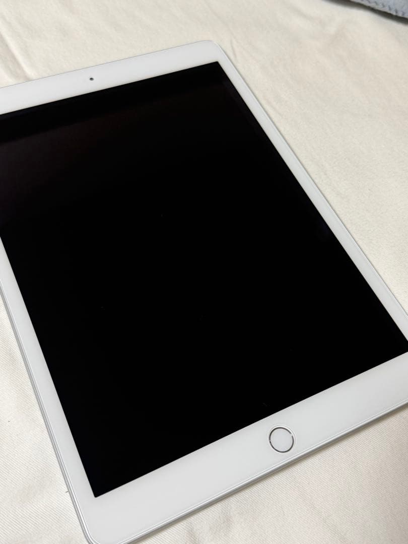 【美品】iPad 第8世代 32GB シルバー Wi-Fiモデル 動作良好