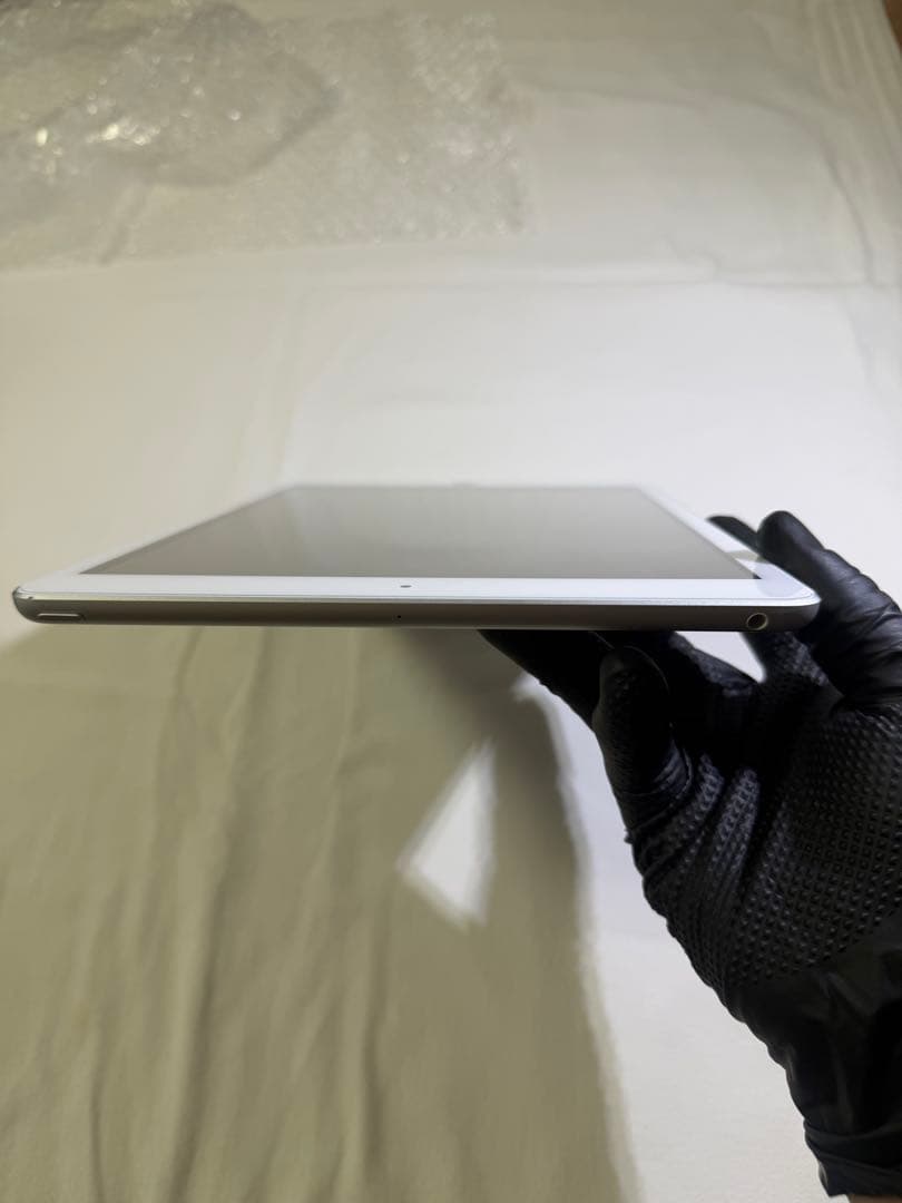 【美品】iPad 第8世代 32GB シルバー Wi-Fiモデル 動作良好