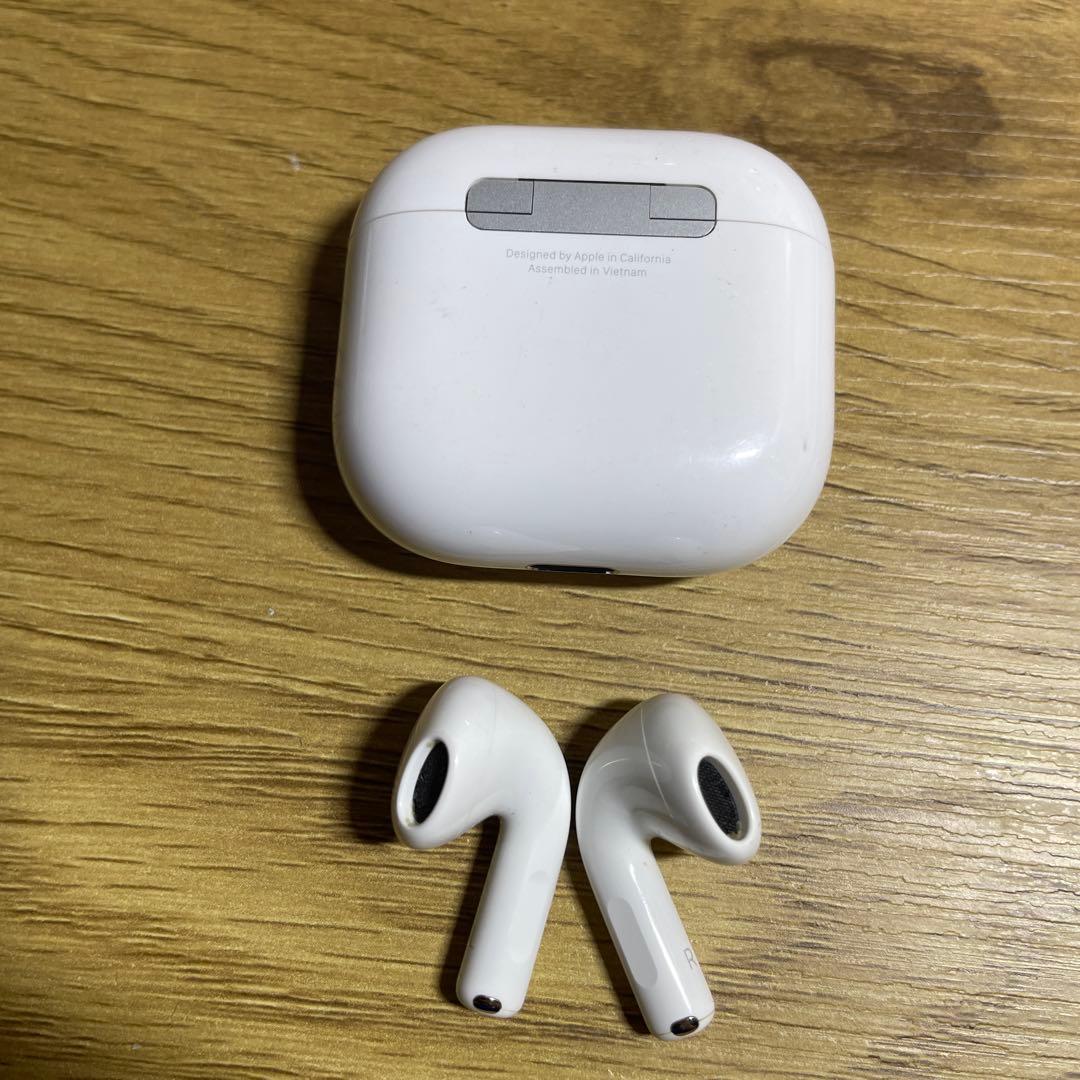Apple Airpods 第4世代　ノイズキャンセリング付き なし