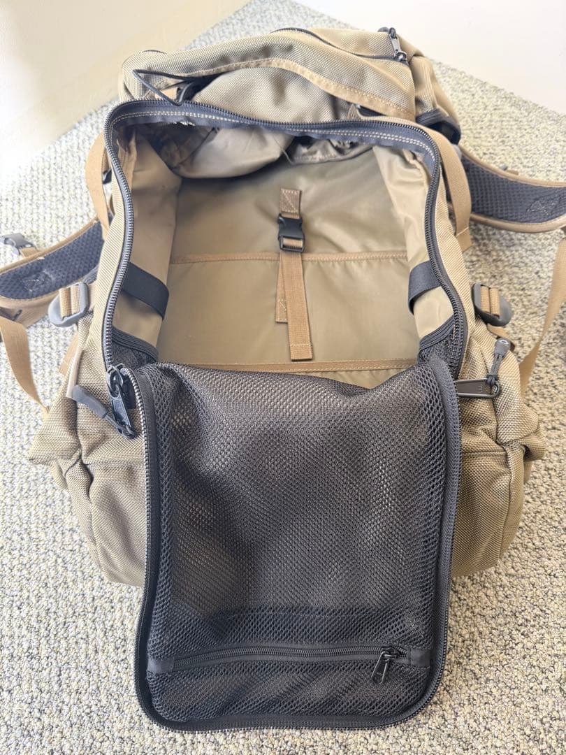 DSPTCH ディスパッチ　バックパック　リュックサック　美品　ベージュ