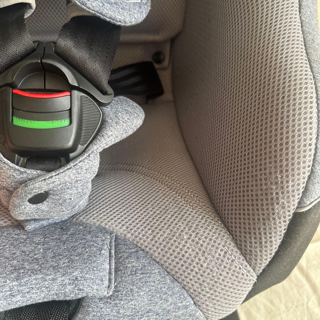 ① Aprica チャイルドシート