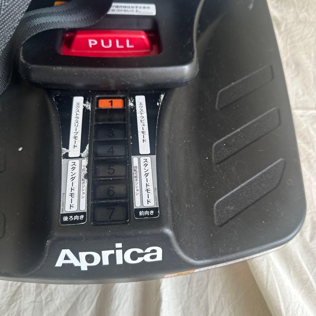 ① Aprica チャイルドシート