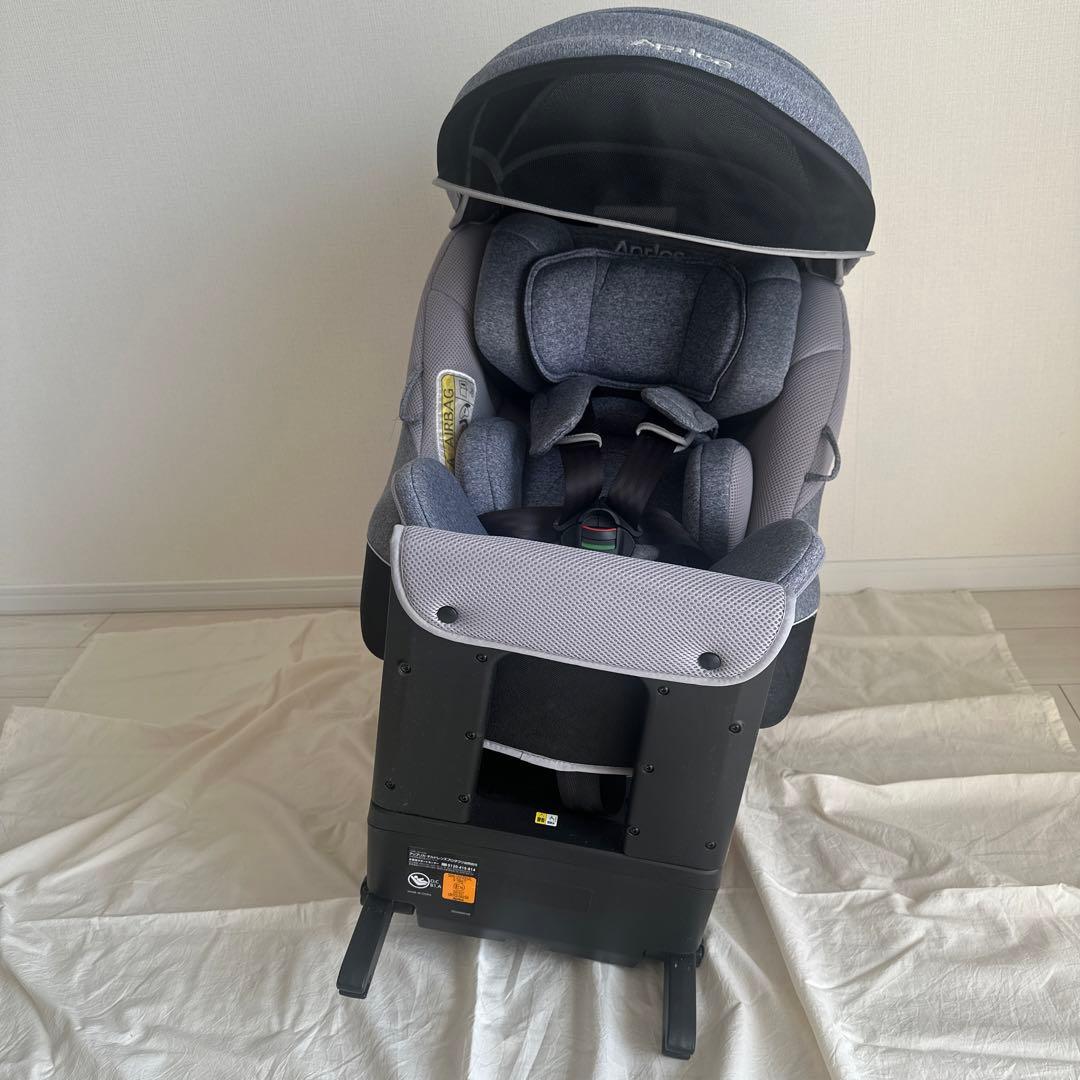 ① Aprica チャイルドシート