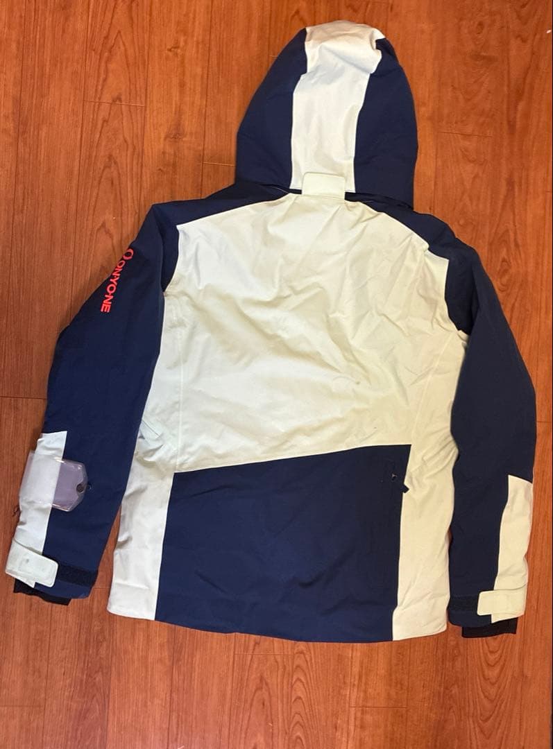 明日12時まで！ ONYONE スキーウェア 上下　XL