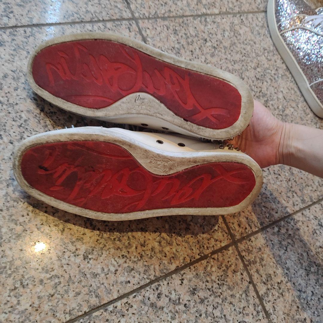 クリスチャン　ルブタン　ホワイト スタッズ付き スニーカー