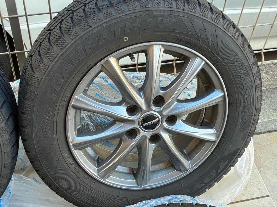 美品！送料込　スタッドレスタイヤ　ホイール付き　15インチ　2023年製　セレナ
