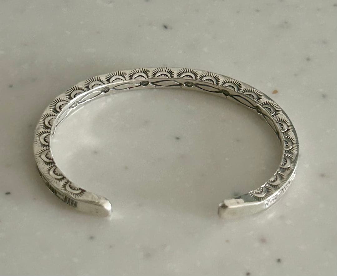 ジェネバラモーン(Geneva Ramone) スクエア４面スタンプバングル