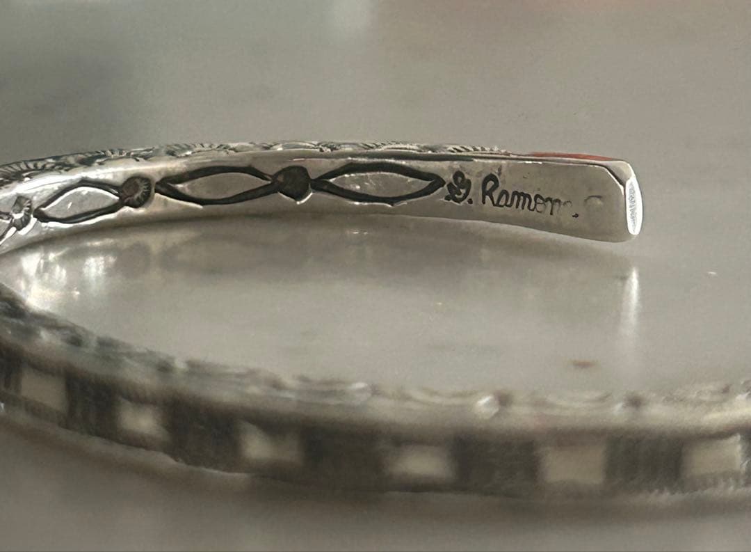 ジェネバラモーン(Geneva Ramone) スクエア４面スタンプバングル