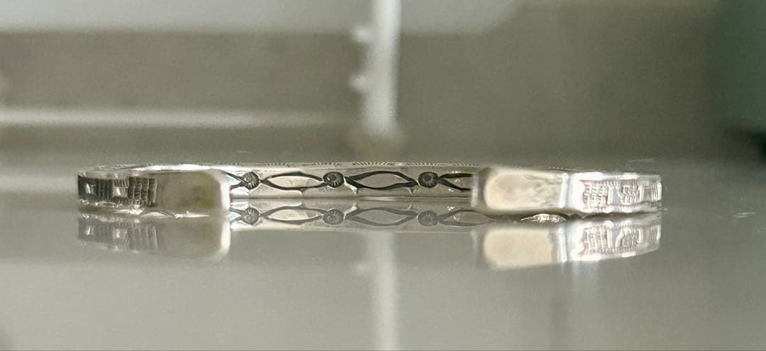 ジェネバラモーン(Geneva Ramone) スクエア４面スタンプバングル