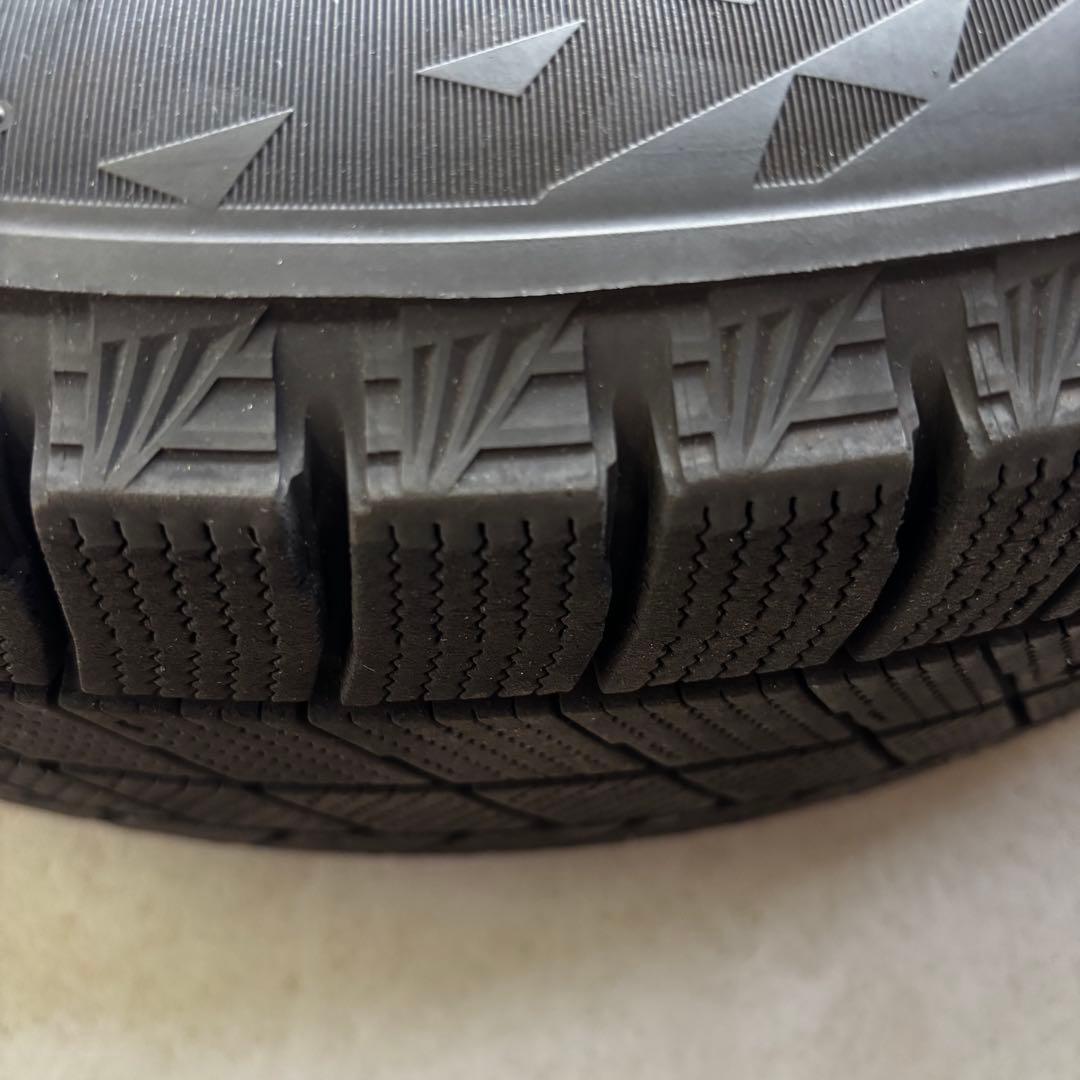 BRIDGESTONE BLIZZAK 225/60R18 レフィナーダ