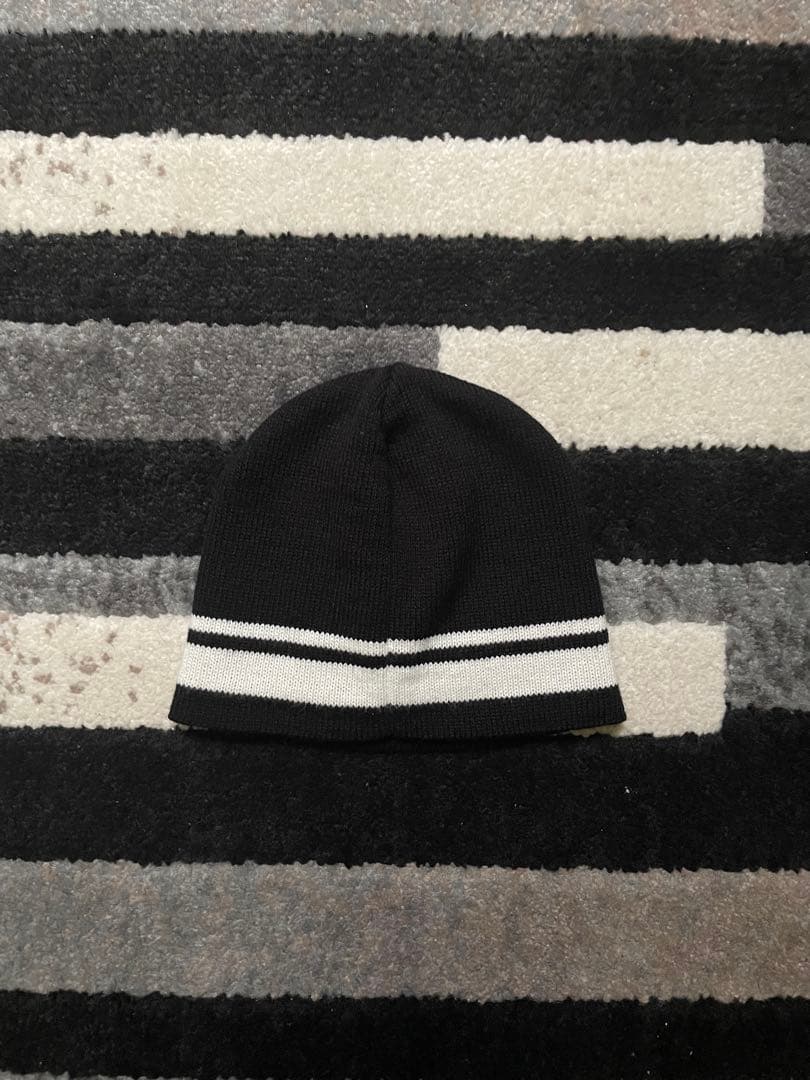VALLAD ロゴ入りニット帽　ホワイト/ブラック