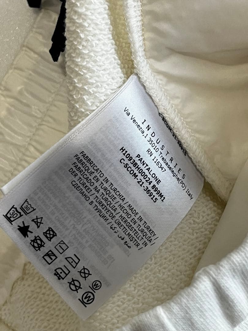 MONCLER ハーフパンツ ユニセックス