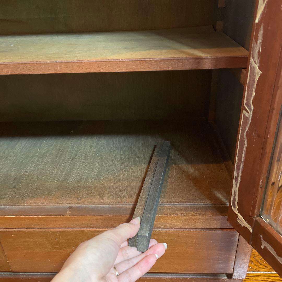 木製キャビネット 波型ガラス扉付き　古道具