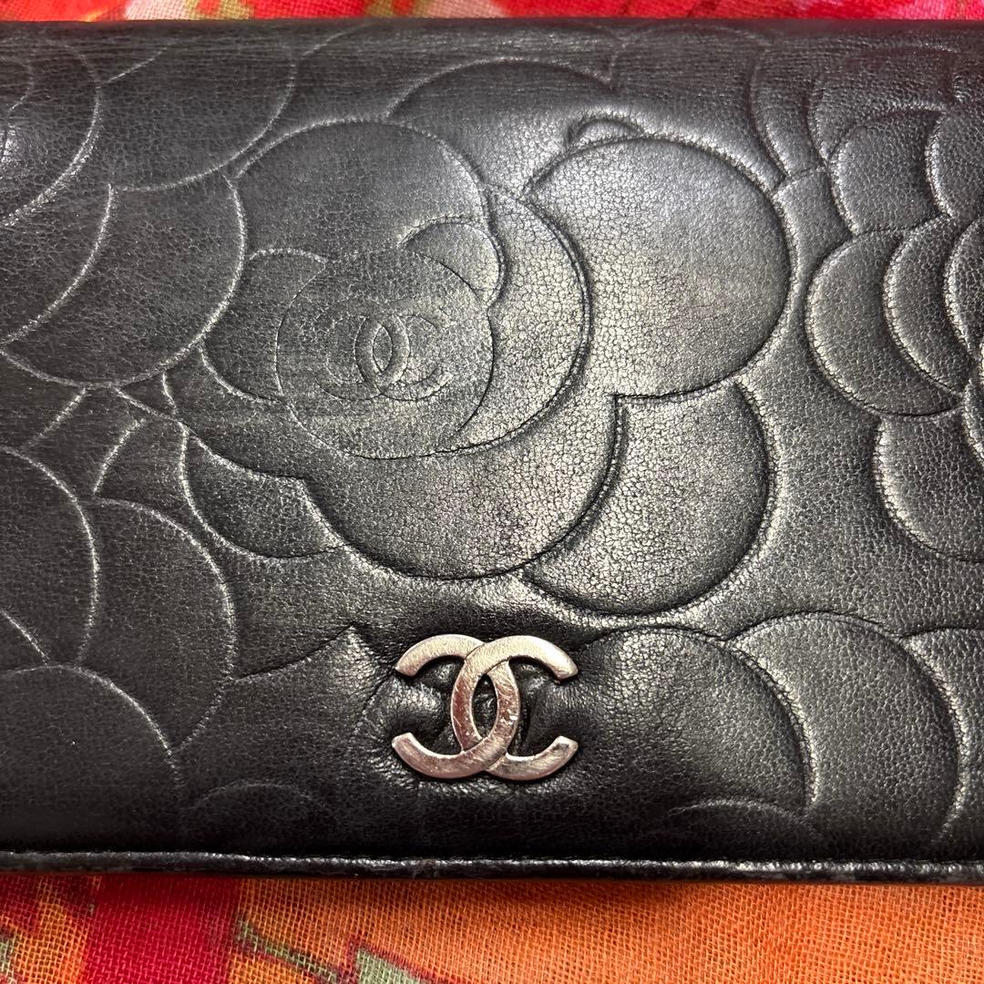 CHANEL ブラック 長財布 花柄エンボス