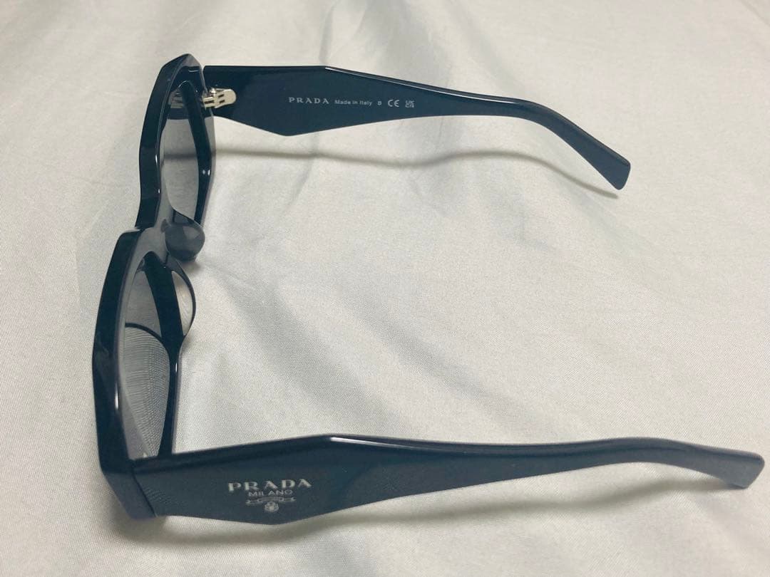 PRADA 六角形 ブラックサングラス