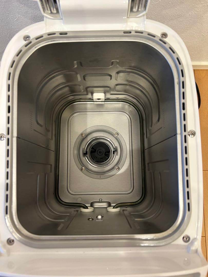 パナソニック　ホームベーカリー SD-BMT2000 2024年製造