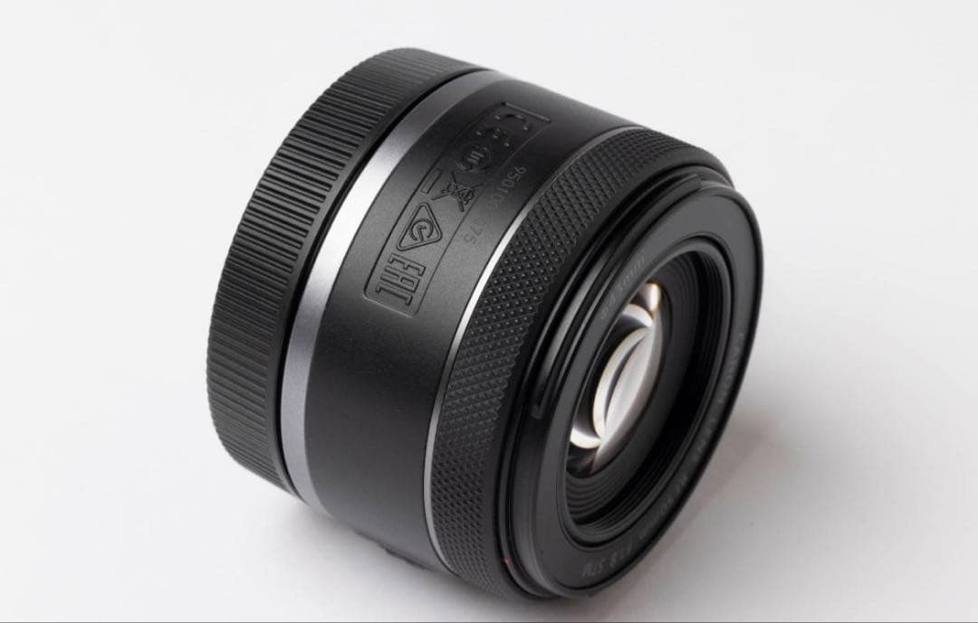 【美品】Canon キャノンレンズRF50mm f1.8 STM ＆レンズフード