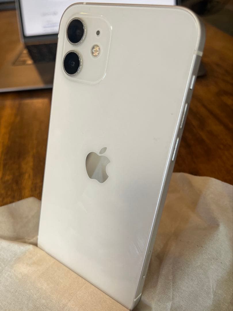 中古品　iPhone12 64G ホワイト　美品