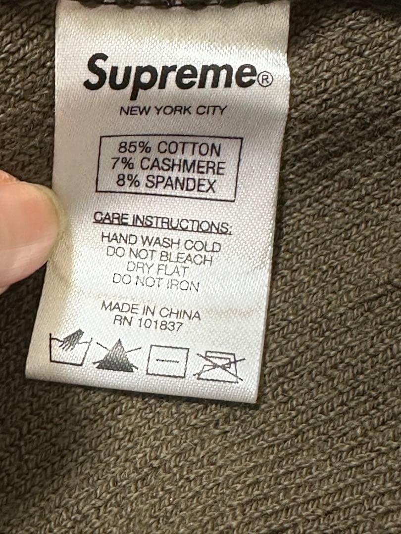 supreme 迷彩 ロゴ入り ニット帽